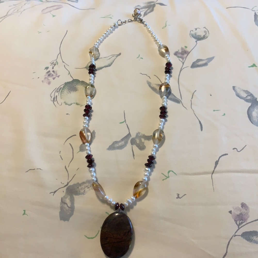Beautiful Tiger eye necklace with Pearl detail